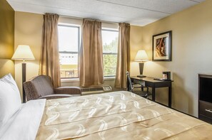 Hypo-allergenic bedding, desk, iron/ironing board, free WiFi