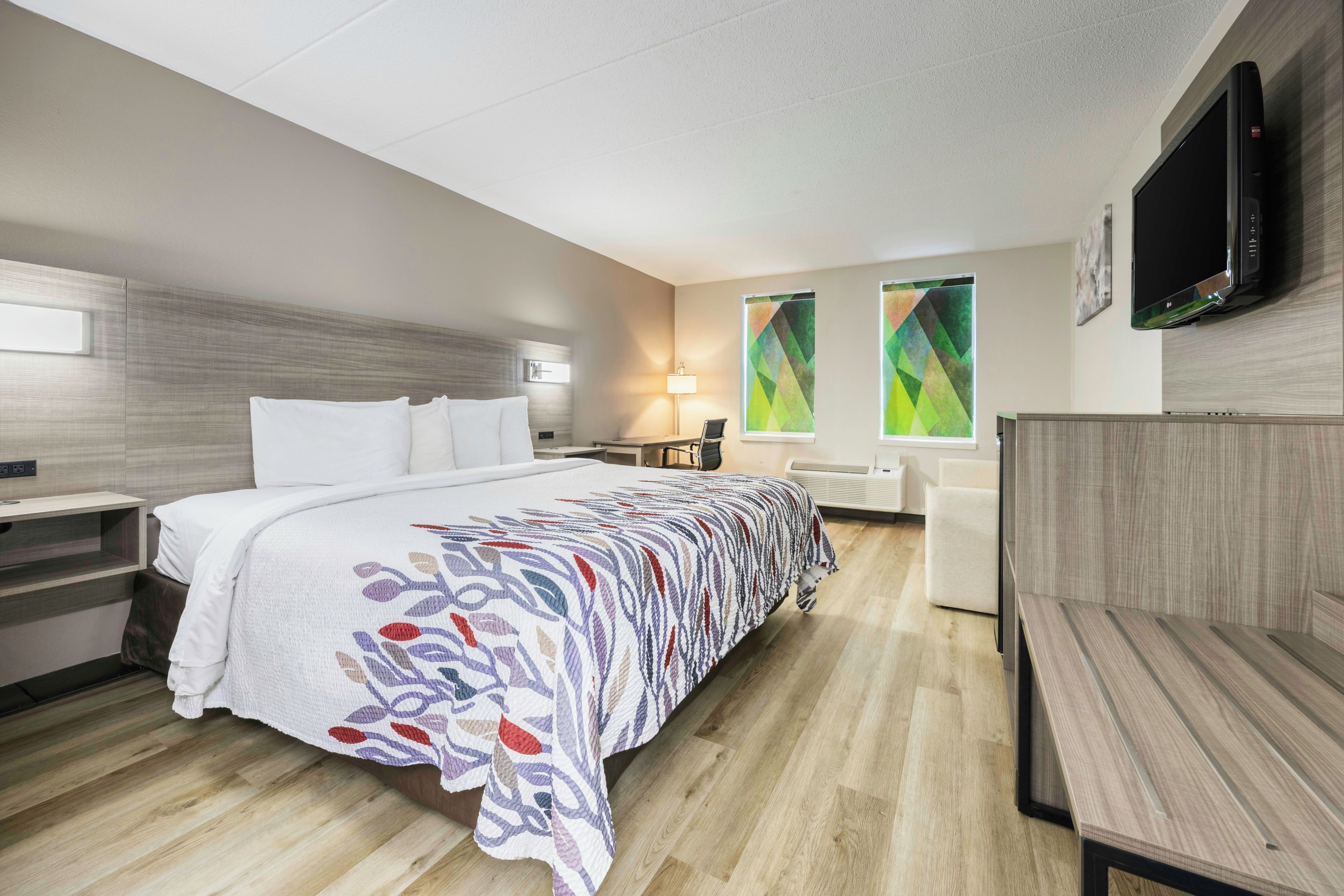 Suite, 1 kingsize bed, niet-roken | Een bureau, een strijkplank/strijkijzer, gratis wifi, beddengoed