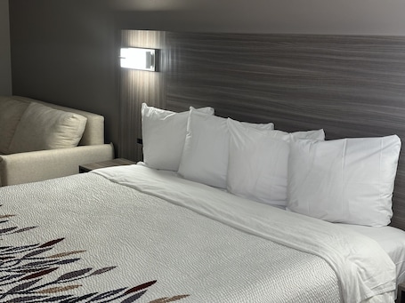 Suite, 1 King Bed, Non Smoking | Desk, iron/ironing board, free WiFi, bed sheets