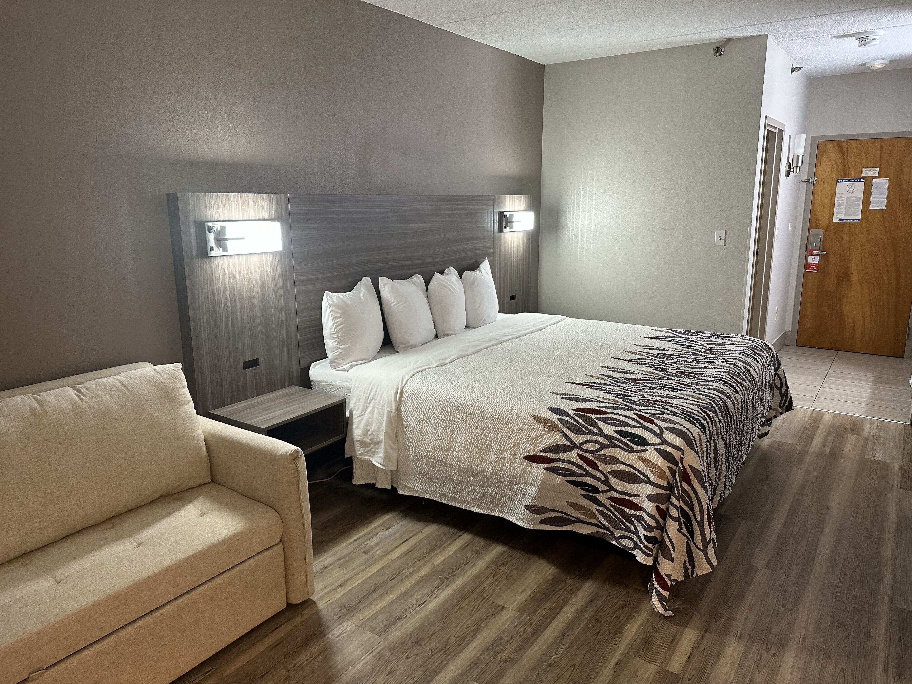 Desk, iron/ironing board, free WiFi, bed sheets