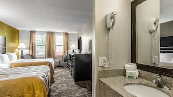 Hypo-allergenic bedding, desk, iron/ironing board, free WiFi