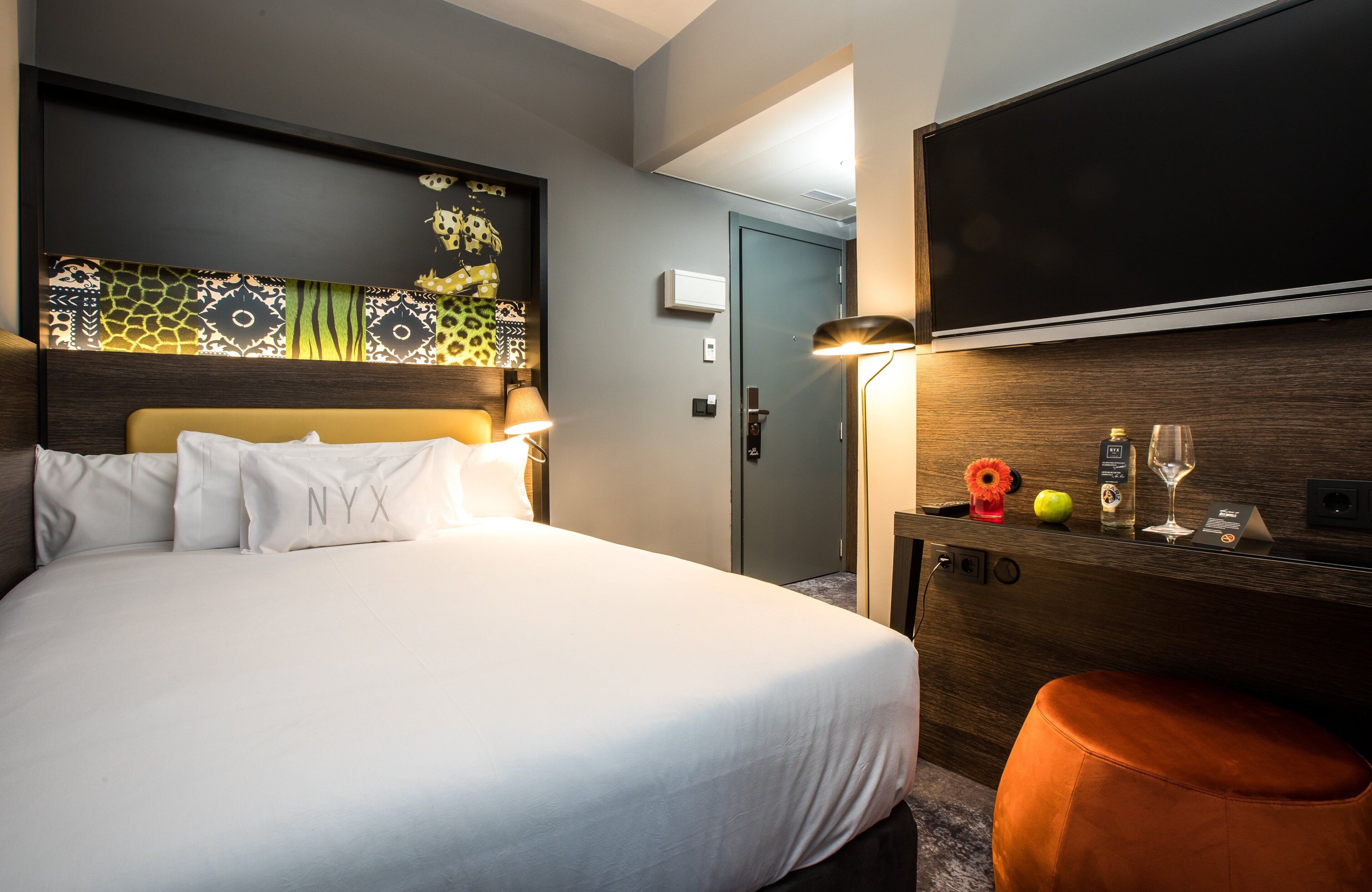 Economy Double Room | Minibar, in-room safe, desk, soundproofing