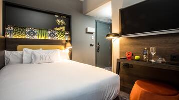 Economy Double Room | Minibar, in-room safe, desk, soundproofing
