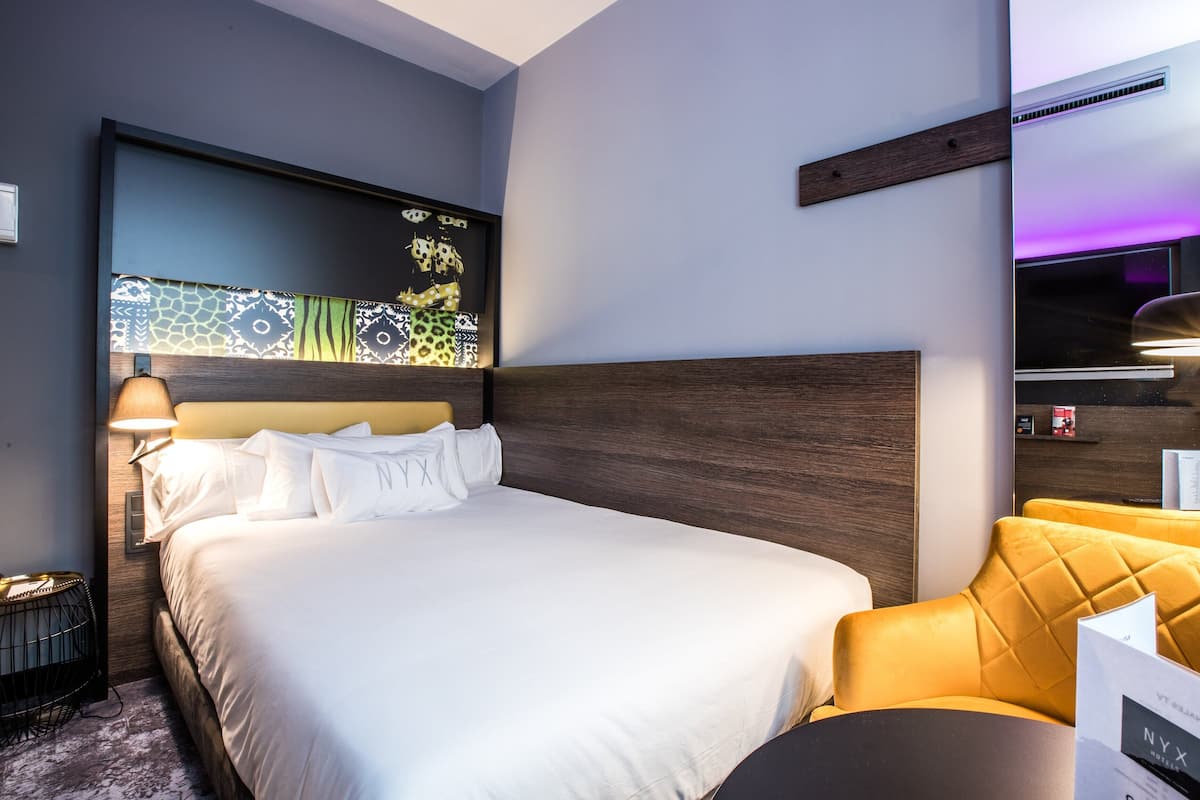 Economy Double Room | Minibar, in-room safe, desk, soundproofing