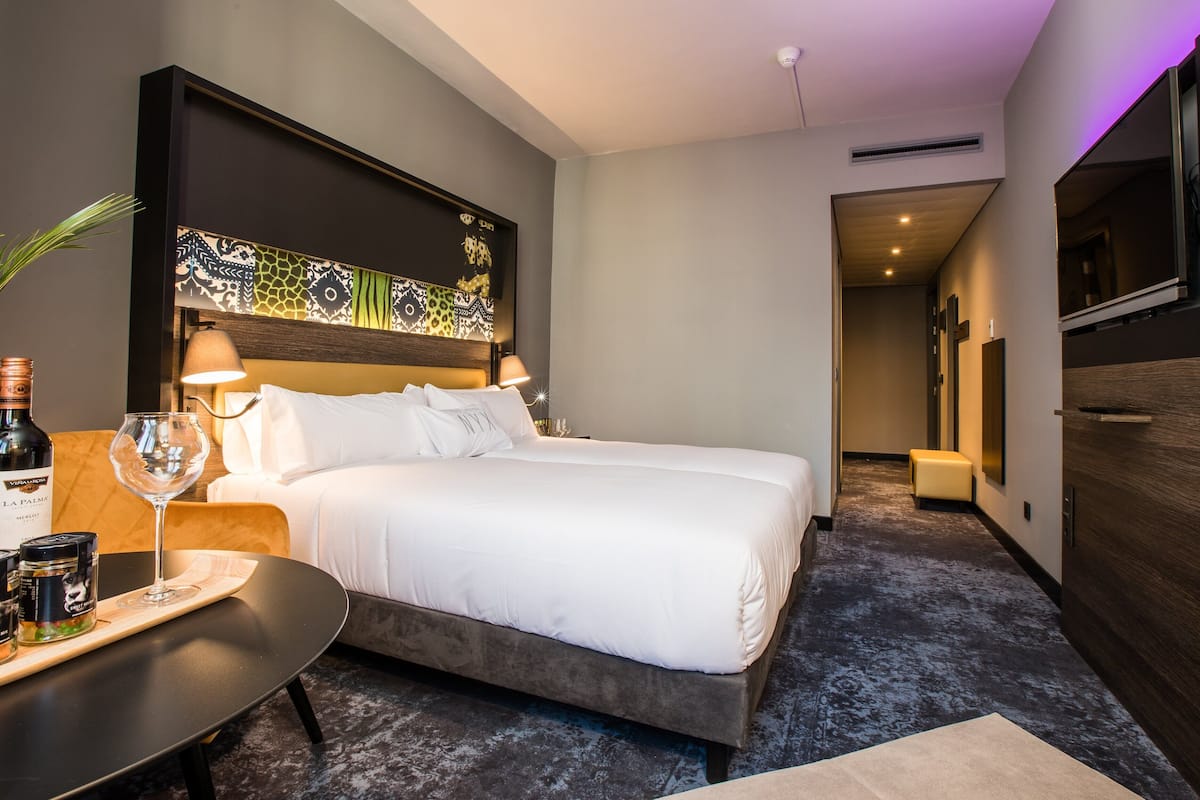 Comfort Triple Room | Minibar, in-room safe, desk, soundproofing