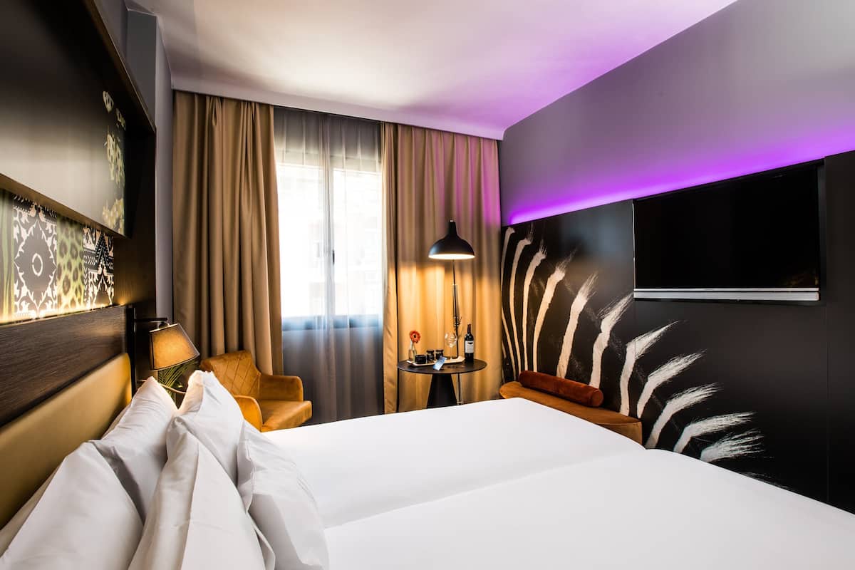 Comfort Room | Minibar, in-room safe, desk, soundproofing
