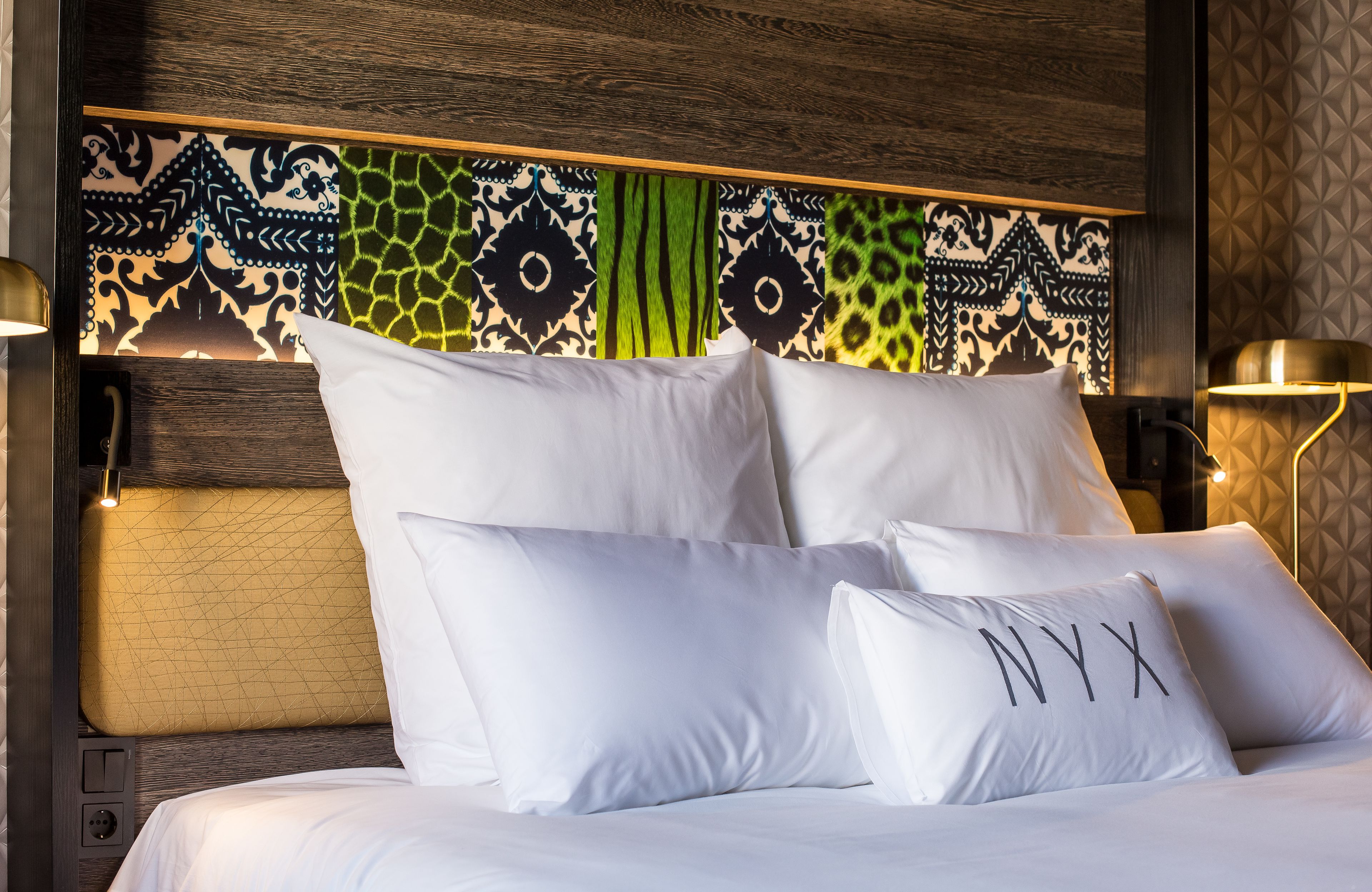 经济双人房 | 迷你吧、客房内保险箱、办公桌、隔音