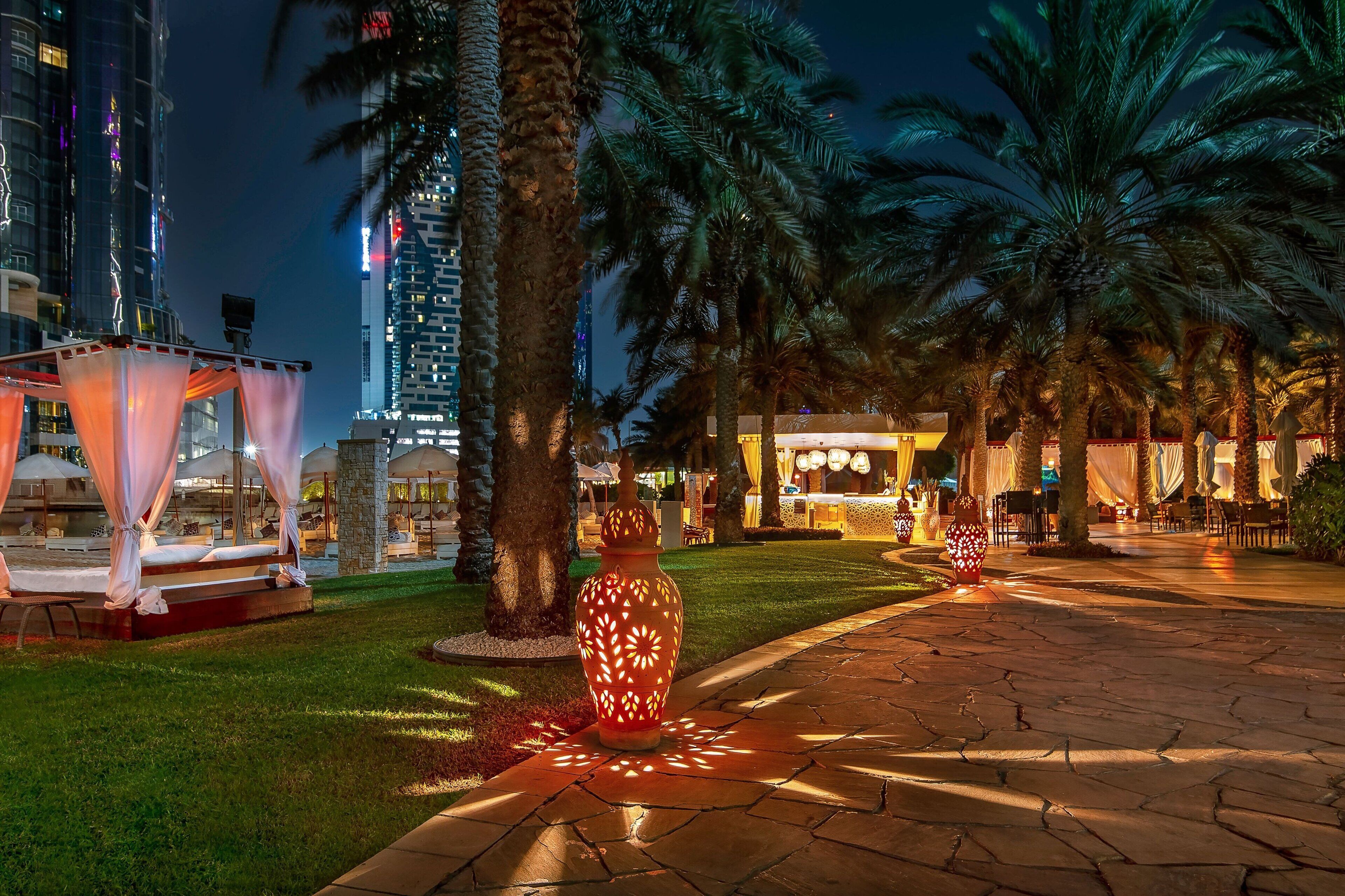 serves lunch and dinner