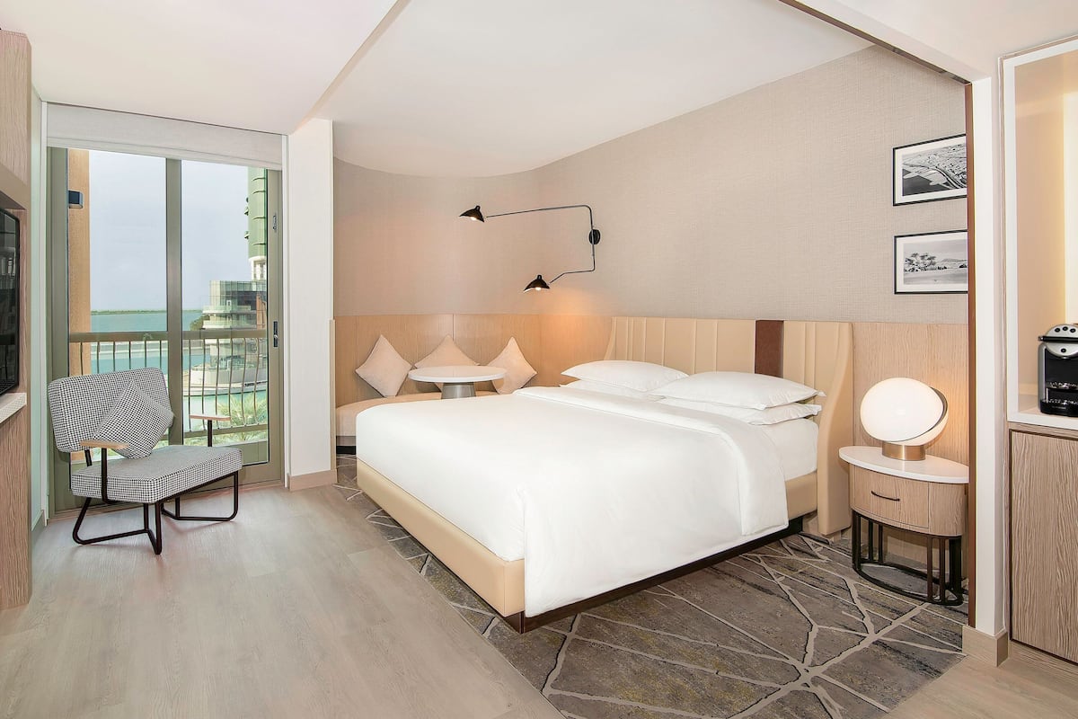 1 sovrum, allergitestade sÀngklÀder, bÀddmadrasser och minibar