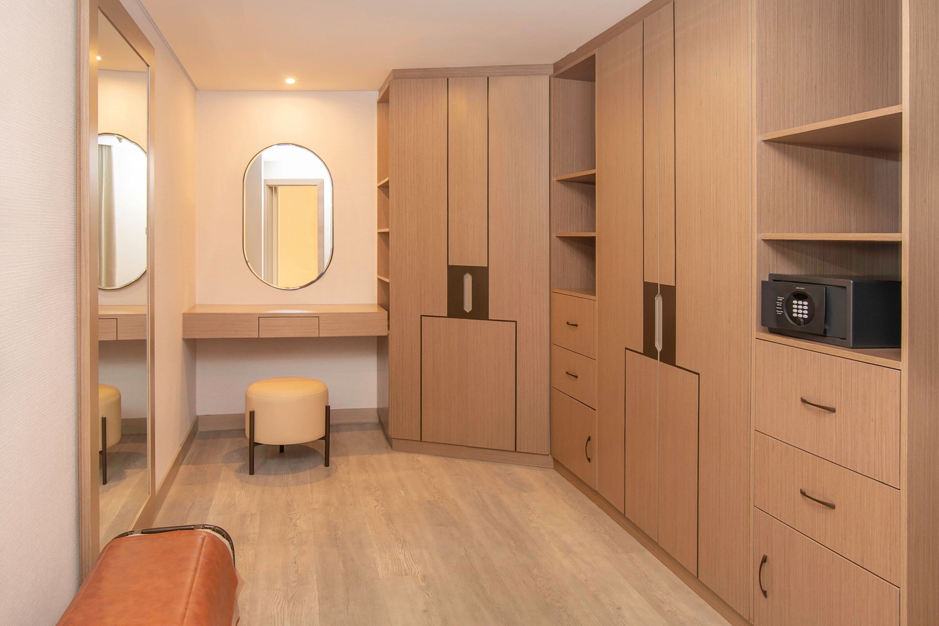 royal suite, 2 bedrooms, non smoking | 1 bedroom, hypo-allergenic bedding, pillow-top beds, minibar