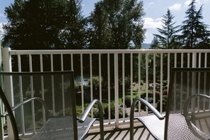 Balcony - Riverfront Inn Roseburg (Roseburg)