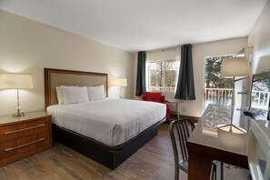 Standard Double Room | 1 bedroom, in-room safe, blackout curtains, iron/ironing board