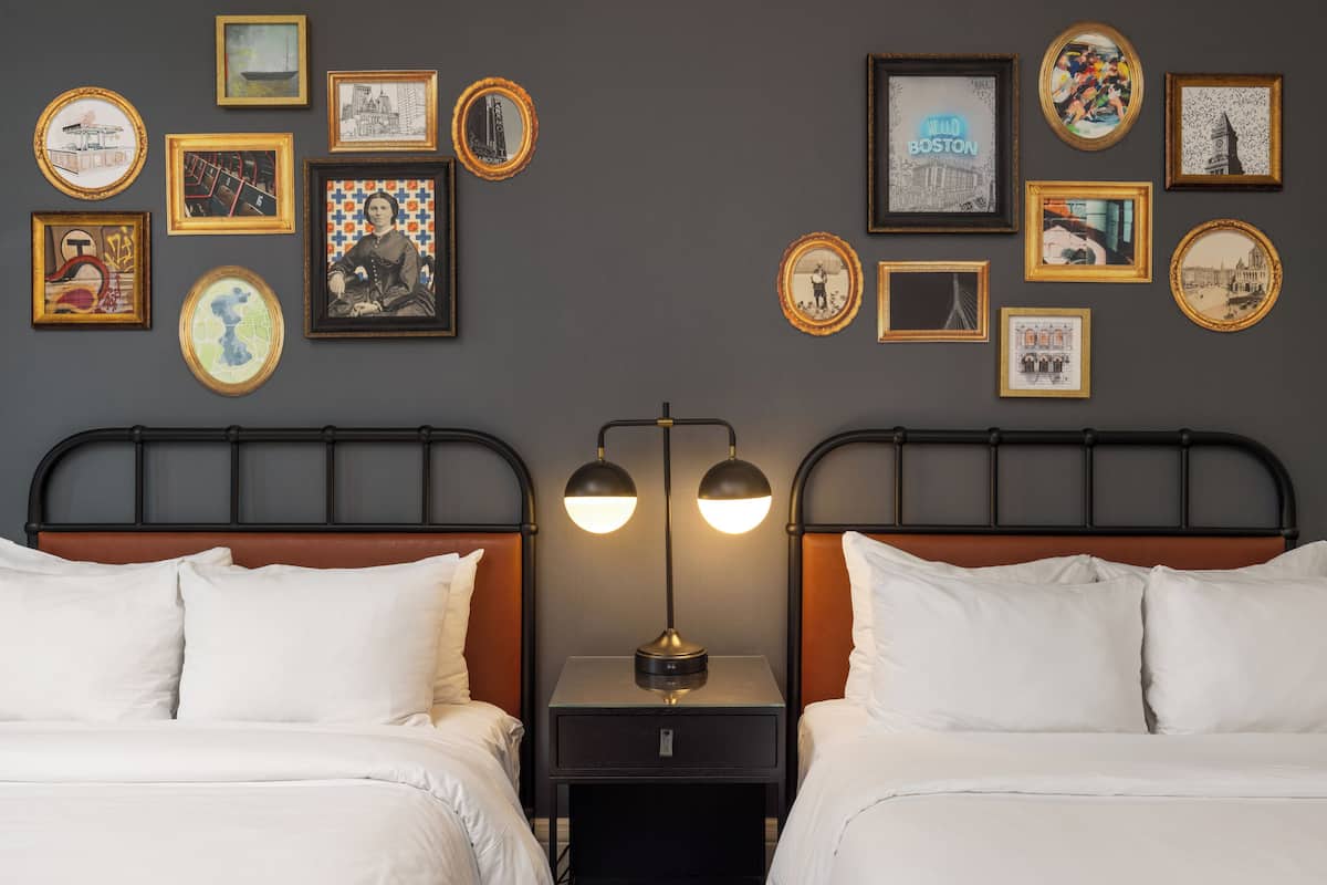 Chambre Ville double, 2 lits doubles | Coffre-fort, rideaux dâobscurcissement, fer et planche Ă repasser