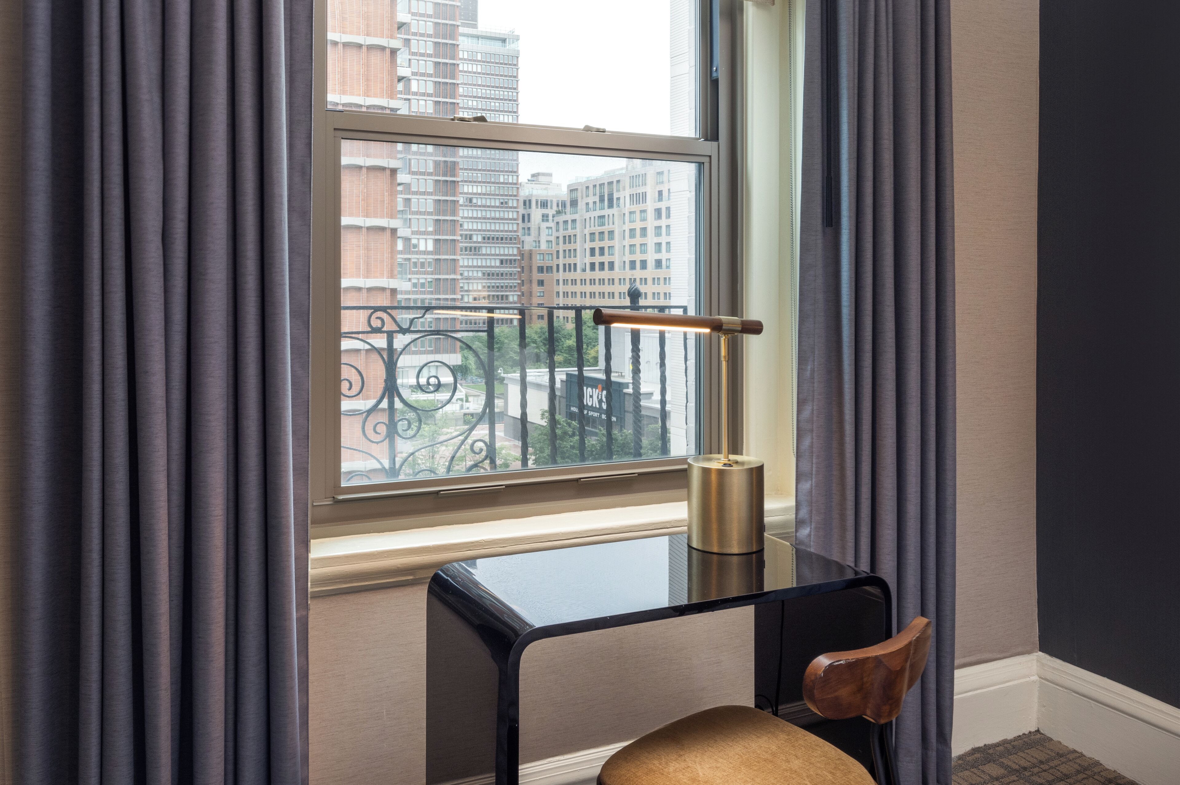 city room, 1 king bed | city view