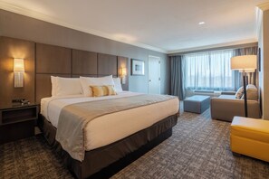 Deluxe Room, 1 King Bed with Sofa bed, Non Smoking, Microwave | Desk, laptop workspace, blackout drapes, soundproofing - Cottonwood Airport & Expo Hotel Louisville (Louisville)