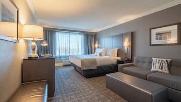 Standard Room, 1 King Bed, Non Smoking, Microwave | Desk, laptop workspace, blackout drapes, soundproofing