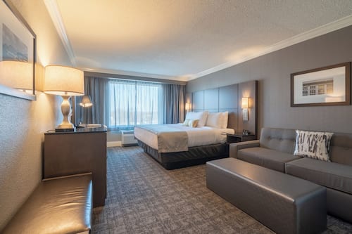 Standard Room, 1 King Bed, Non Smoking, Microwave | Desk, laptop workspace, blackout curtains, soundproofing