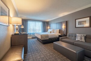 Standard Room, 1 King Bed, Non Smoking, Microwave | Desk, laptop workspace, blackout drapes, soundproofing