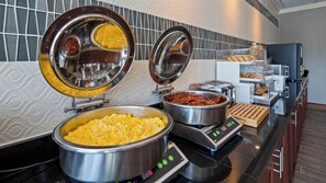 Tägliches inbegriffenes kontinentales Frühstück