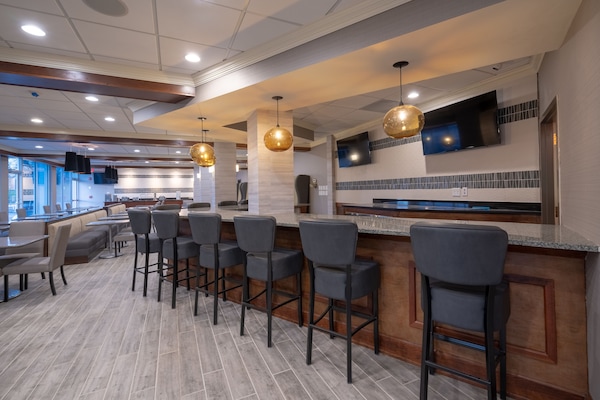 Bar (trong khuôn viên)