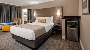 Standard Room, 1 Queen Bed, Non Smoking, Microwave | Desk, laptop workspace, blackout curtains, soundproofing