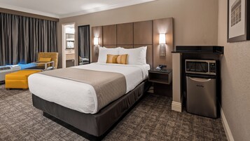 Standard Room, 1 Queen Bed, Non Smoking, Microwave | Desk, laptop workspace, blackout drapes, soundproofing