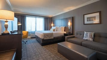 Standard Room, 1 King Bed, Non Smoking, Microwave | Desk, laptop workspace, blackout drapes, soundproofing