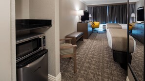 Bureau, espace de travail pour ordinateur portable, rideaux occultants