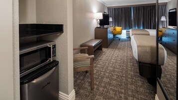 Standard Room, 2 Double Beds, Non Smoking, Microwave | Desk, laptop workspace, blackout drapes, soundproofing