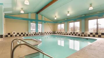 من حمّامات السباحة المغطاة