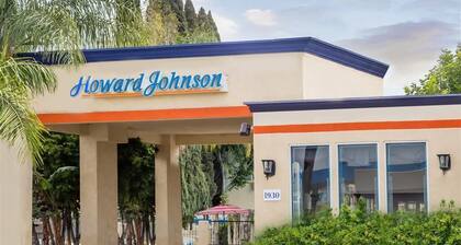 Howard Johnson Hotel & Suites by Wyndham Orange