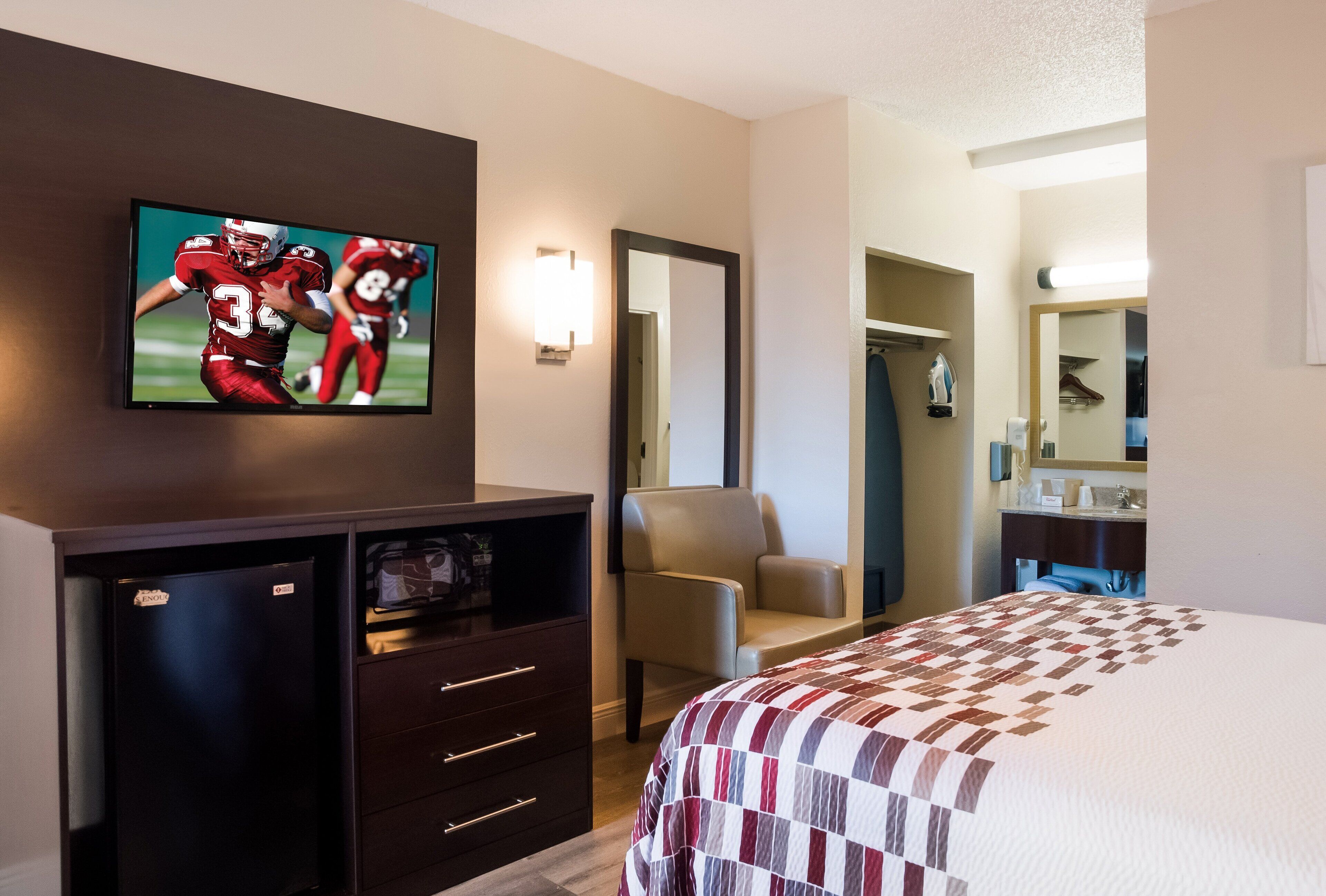 deluxe room, 1 queen bed, non smoking | desk, blackout curtains, iron/ironing board, free cots/infant beds