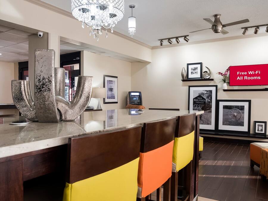 Lobby lounge