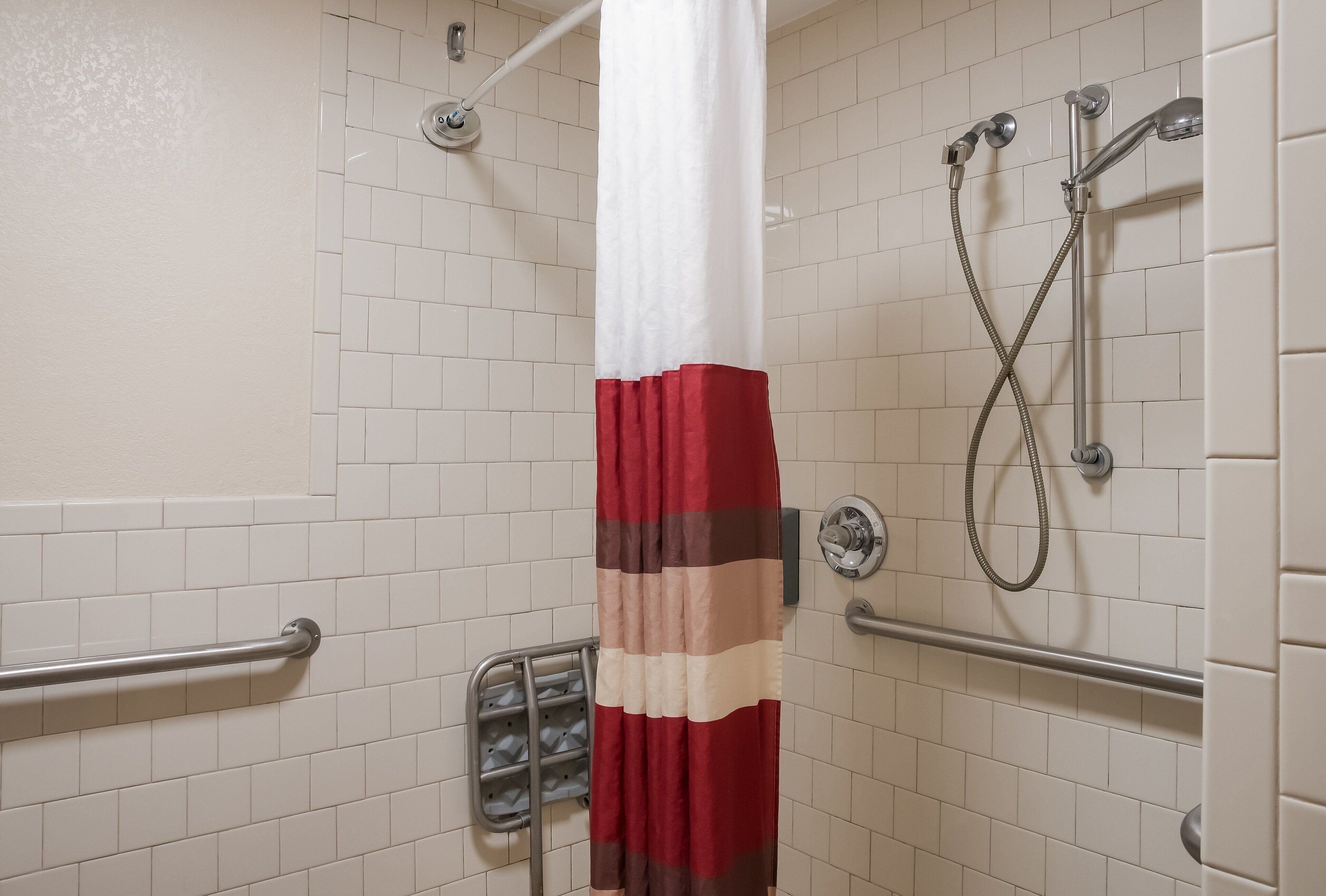 combined shower/bathtub, free toiletries, hair dryer, towels