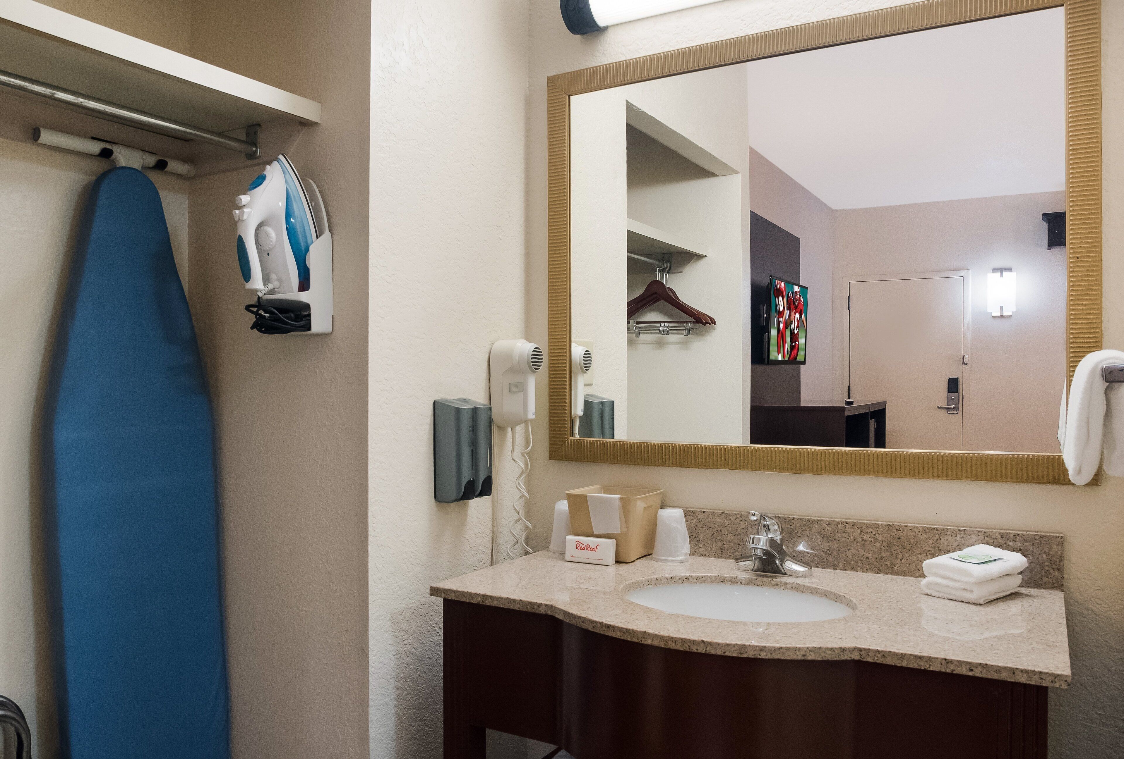 combined shower/bathtub, free toiletries, hair dryer, towels