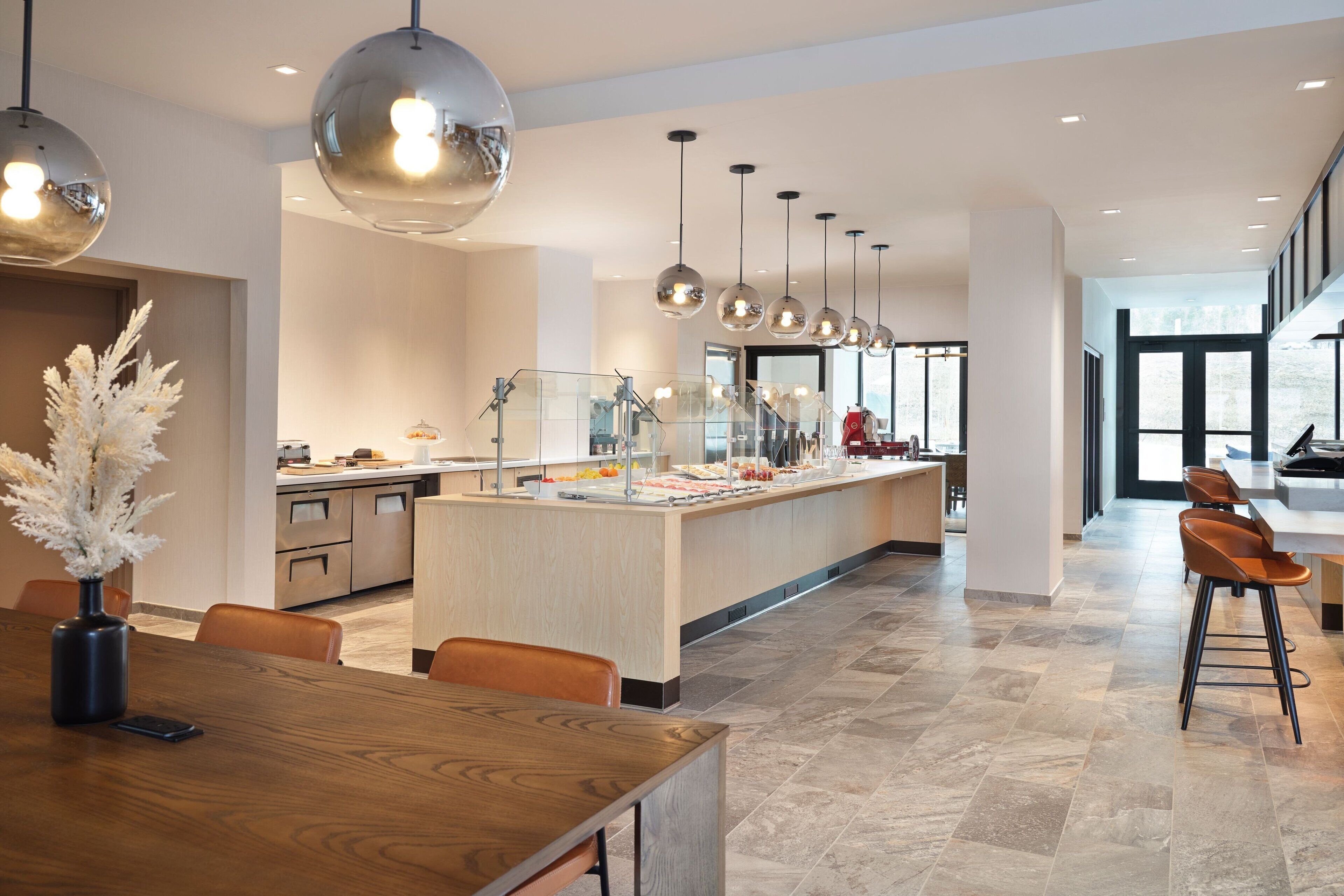 Se ofrece un desayuno bufé todos los días (por un coste adicional)