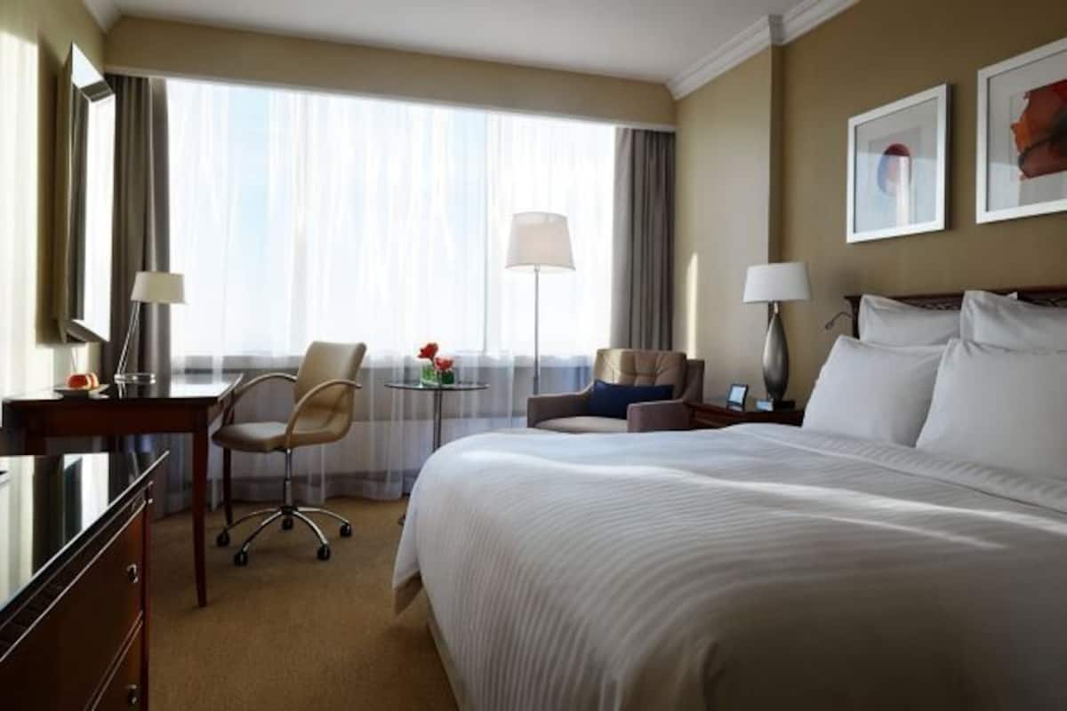 Pillowtop beds, minibar, in-room safe, desk