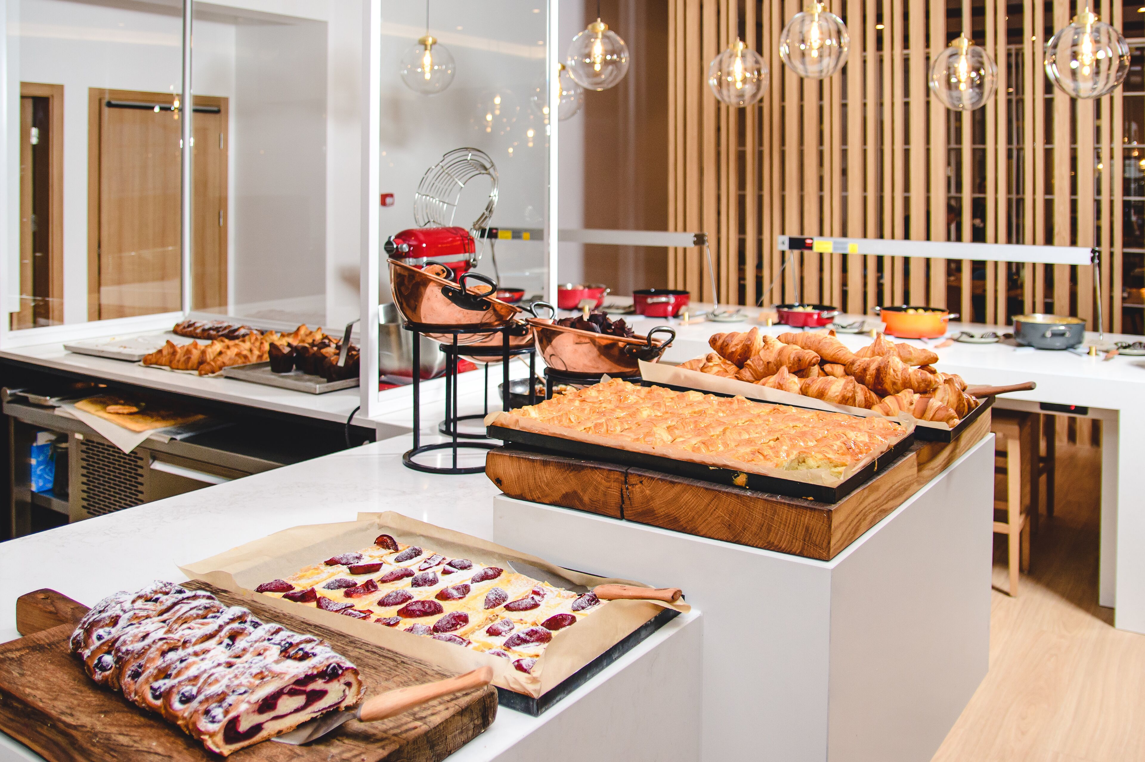 daily buffet breakfast (pln 120 per person)