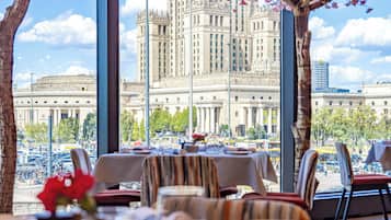 2 Restaurants, Frühstück, Mittagessen, Abendessen, internationale Küche