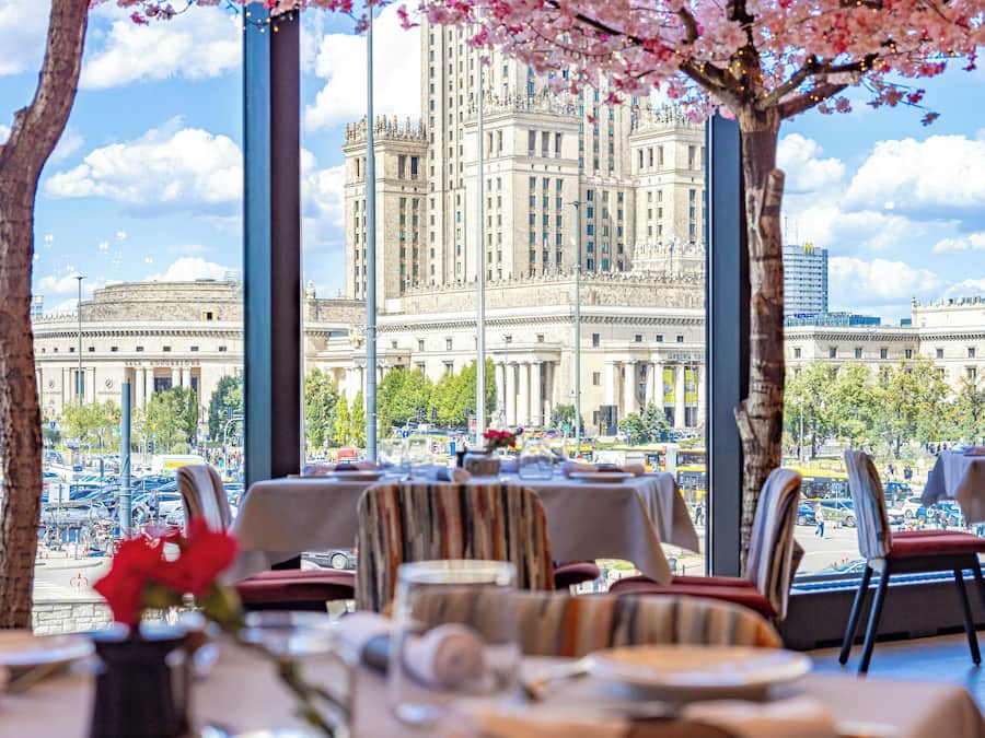 2 restaurants, serveren ontbijt, lunch, diner, internationale gerechten