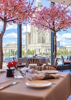 2 间餐厅，供应早餐、午餐和晚餐，国际美食