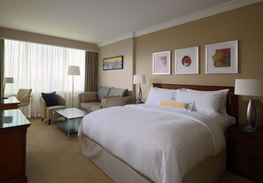 Colchones con pillow-top, minibar y caja de seguridad en la habitación 