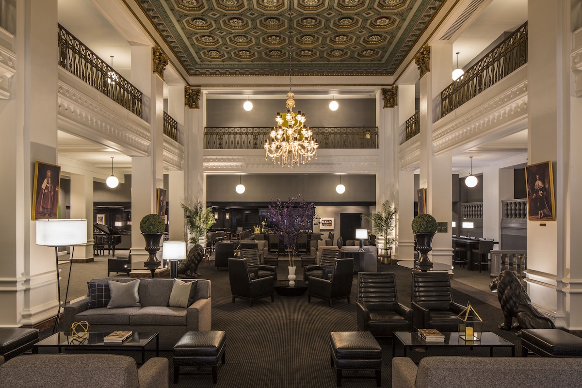 Lobby sitting area at the Lord Baltimore Hotel.