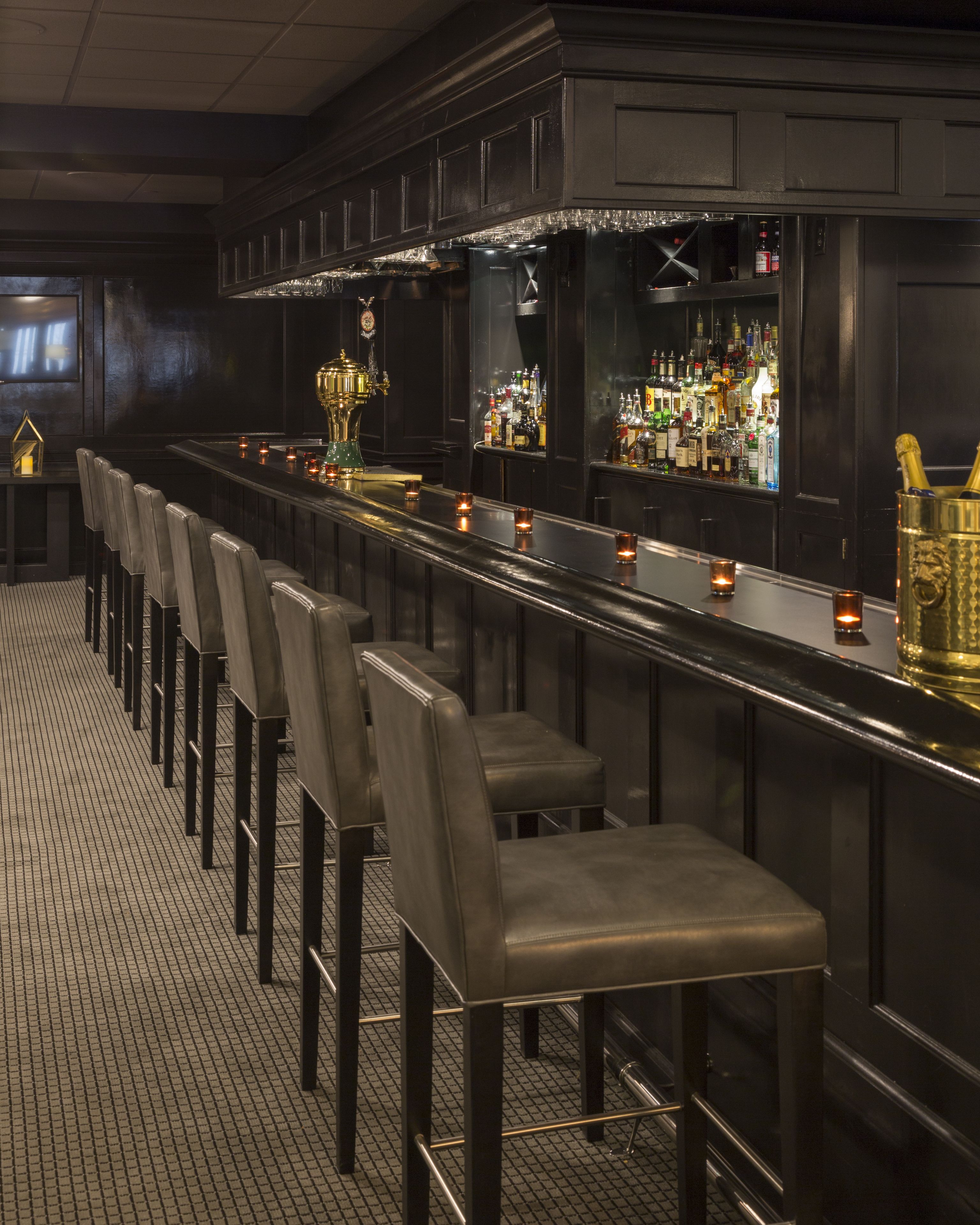2 bars/lounges, rooftop bar