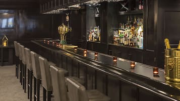 2 bars/lounges, rooftop bar