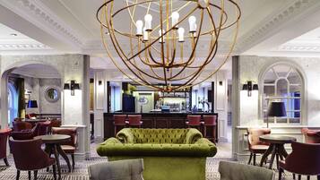 Petit déjeuner, déjeuner et dîner servis sur place