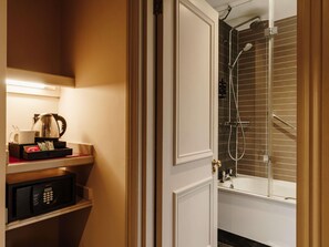 Standard Room, 1 Double Bed | Desk, iron/ironing board, free cribs/infant beds, free rollaway beds