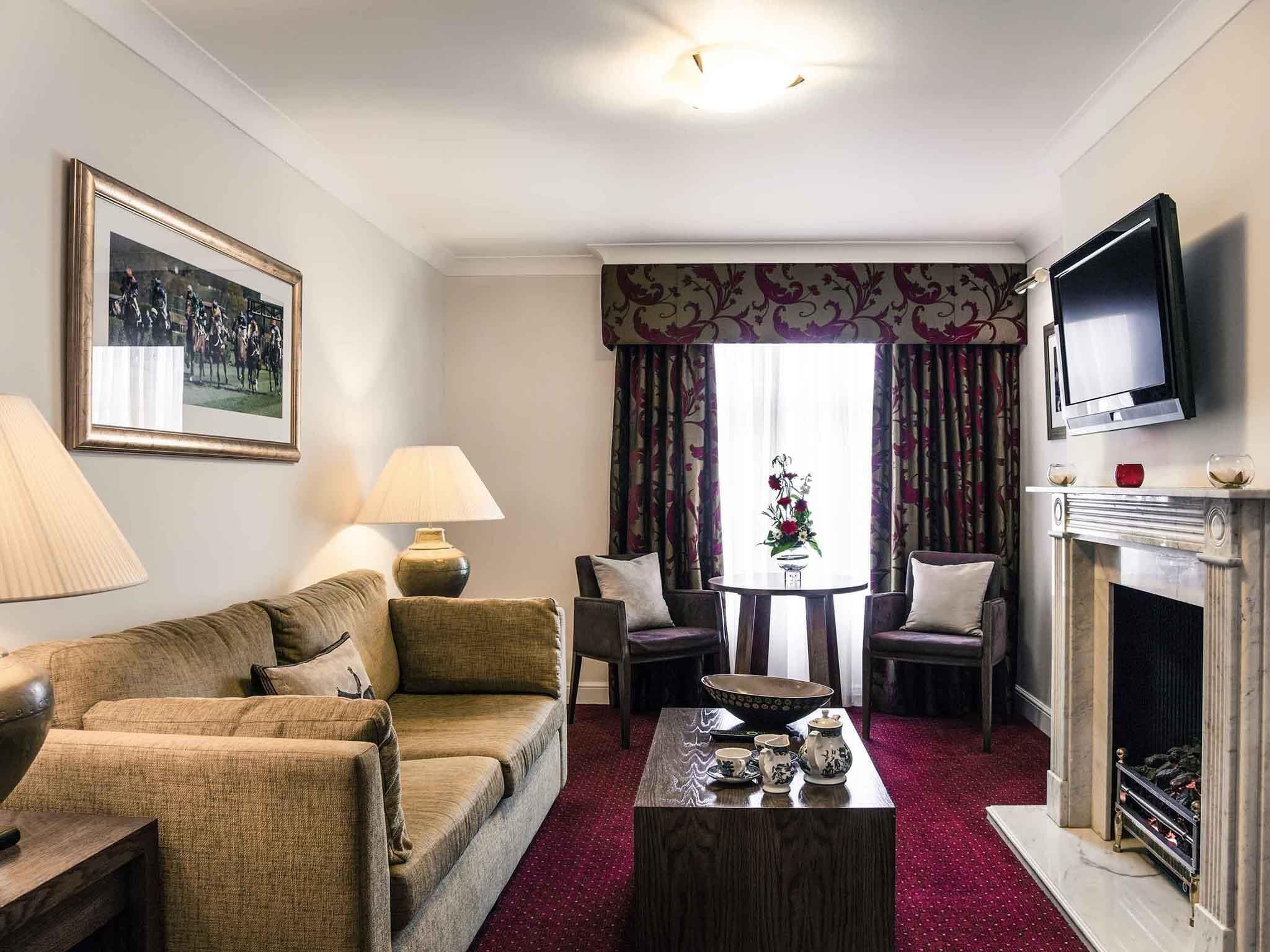 Suite, 1 King Bed | Desk, iron/ironing board, free cots/infant beds, free rollaway beds