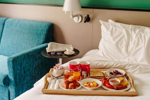 Privilege, Room, 1 Double Bed | Desk, iron/ironing board, free cribs/infant beds, free rollaway beds