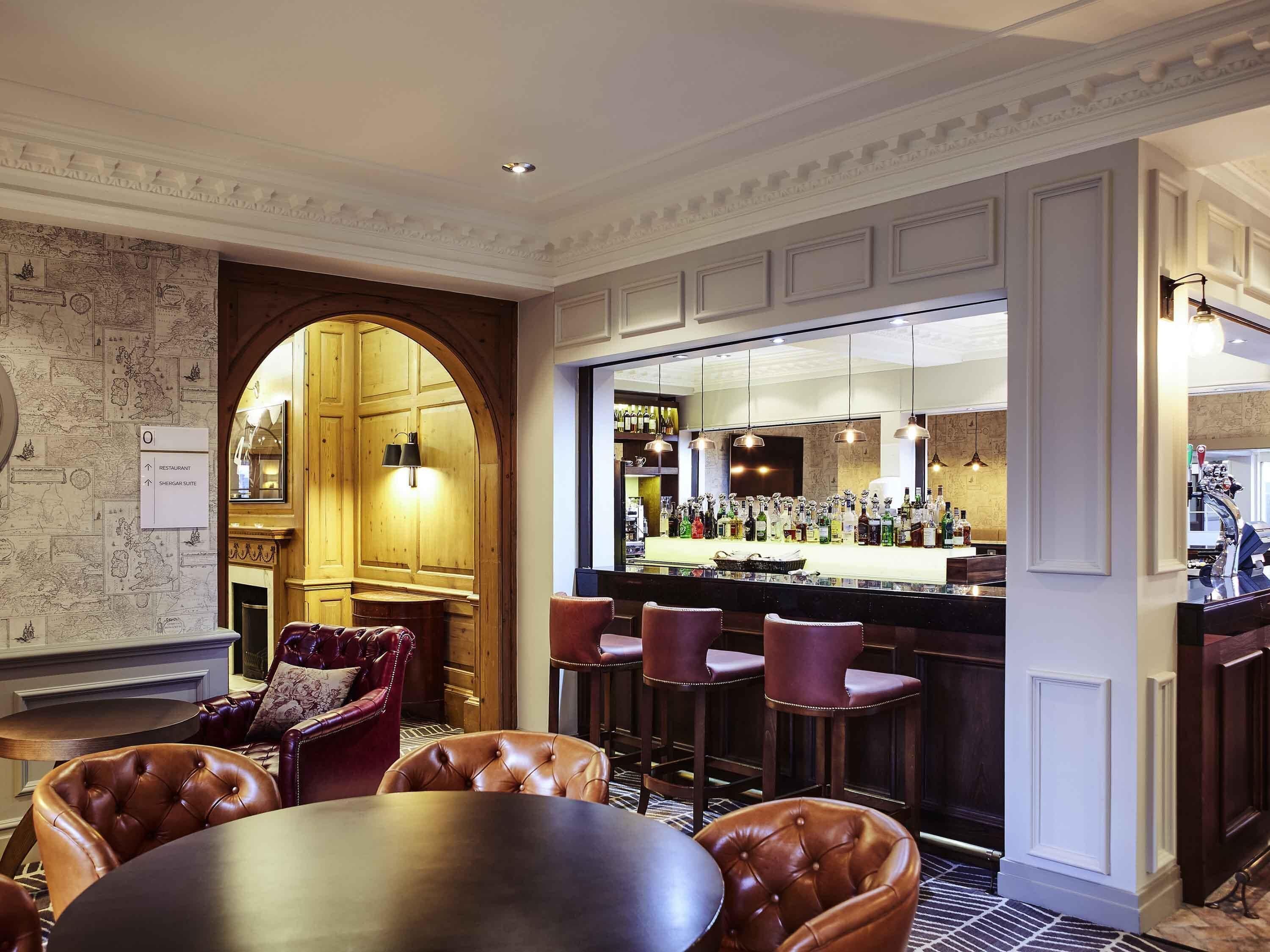 供应早餐、午餐和晚餐